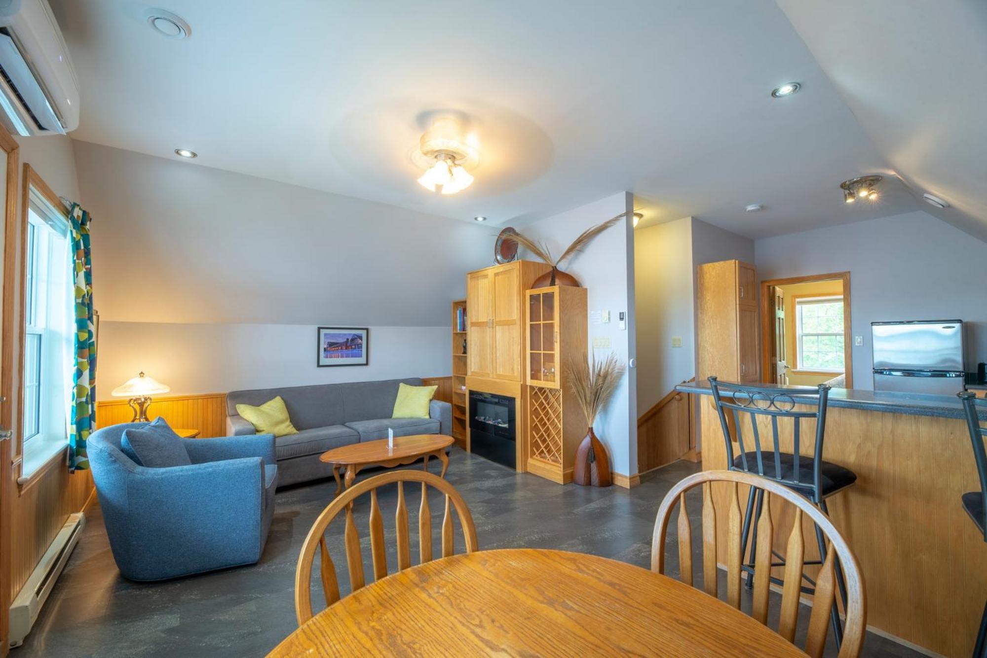 Keltic Quay Cottages & Bayfront Lodge Whycocomagh Dış mekan fotoğraf